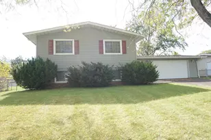 420 Sassafras Dr, Valparaiso, IN 46385 - Photo 1