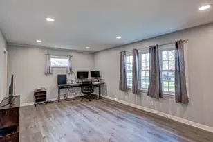 1012 Elmhurst St, Valparaiso, IN 46385 - Photo 6