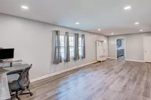 1012 Elmhurst St, Valparaiso, IN 46385 - Photo 8