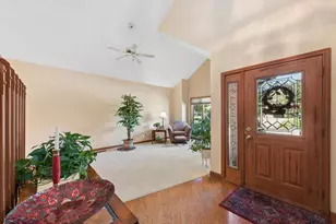 1204 Bartlett Dr, Valparaiso, IN 46383 - Photo 4