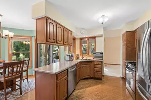 1204 Bartlett Dr, Valparaiso, IN 46383 - Photo 6