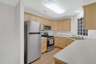 2700 Georgetowne Dr, Highland, IN 46322 - Photo 6