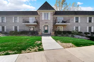 2700 Georgetowne Dr, Highland, IN 46322 - Photo 2