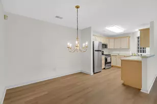 2700 Georgetowne Dr, Highland, IN 46322 - Photo 8