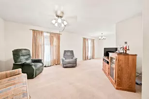 629 W 39th Pl, Hobart, IN 46342 - Photo 4