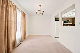 629 W 39th Pl, Hobart, IN 46342 - Photo 8