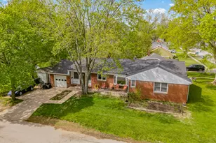 601 Madison St, Valparaiso, IN 46385 - Photo 2