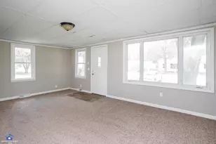 23910 Ivy St, Schneider, IN 46376 - Photo 4