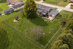 427 Northfield Ln, Valparaiso, IN 46383 - Photo 6
