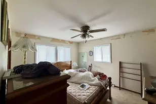 815 W 39th Ave, Hobart, IN 46342 - Photo 8
