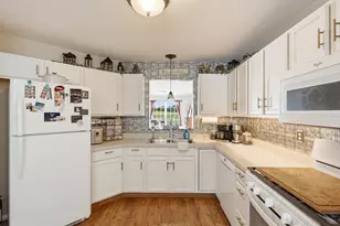 1233 W 82nd Ln, Merrillville, IN 46410 - Photo 8
