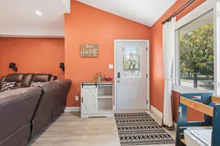 1639 Cleveland Ave, Whiting, IN 46394 - Photo 6