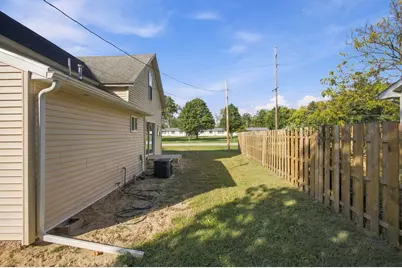 100 E Oak Street, Rensselaer, IN 47978 - Photo 10