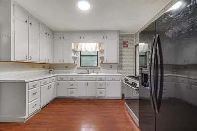 1807 E Lincolnway, La Porte, IN 46350 - Photo 2