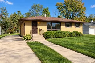 720 W 52nd Pl, Gary, IN 46410 - Photo 1