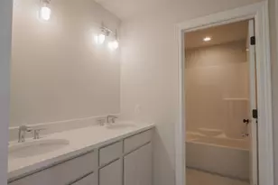 1659 Trailbrook Dr, Valparaiso, IN 46385 - Photo 2