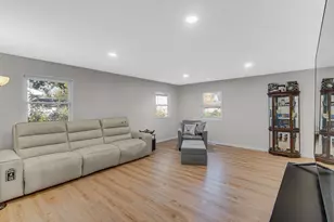 381 Greendale Dr, Valparaiso, IN 46385 - Photo 6