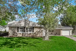 381 Greendale Dr, Valparaiso, IN 46385 - Photo 2
