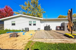372 Riviera Cir, Valparaiso, IN 46385 - Photo 18