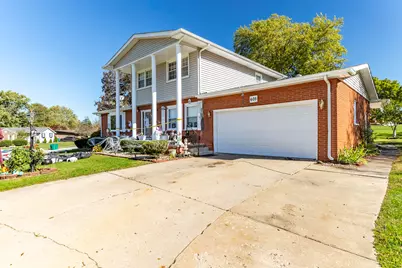 605 E 78th Place, Merrillville, IN 46410 - Photo 2