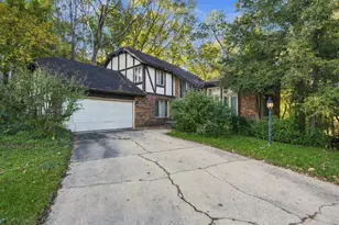 401 Shorewood Ct, Valparaiso, IN 46385 - Photo 2