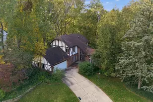 401 Shorewood Ct, Valparaiso, IN 46385 - Photo 1