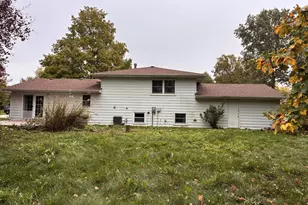 3605 E Engel Dr, Valparaiso, IN 46383 - Photo 2
