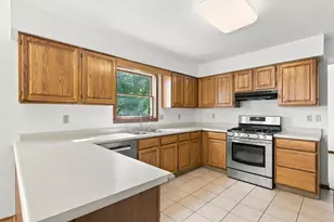 3906 Oak Grove Dr, Valparaiso, IN 46383 - Photo 10