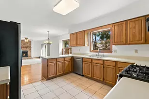 3906 Oak Grove Dr, Valparaiso, IN 46383 - Photo 8