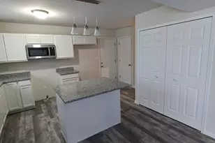 8528 Florida St, Merrillville, IN 46410 - Photo 12