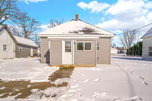 426 E Vine St, Rensselaer, IN 47978 - Photo 1