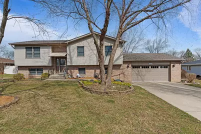 12060 S Oakwood Drive, Saint John, IN 46373 - Photo 1