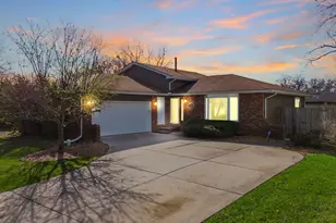 1501 W 73rd Pl, Merrillville, IN 46410 - Photo 1