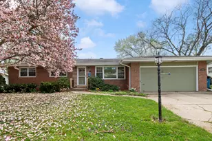 407 E Elizabeth Dr, Crown Point, IN 46307 - Photo 1