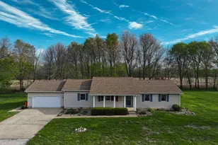 800 E Oak View, Winamac, IN 46996 - Photo 1