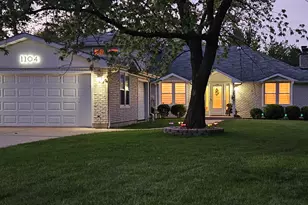 1104 Schilling Dr, Schererville, IN 46375 - Photo 1