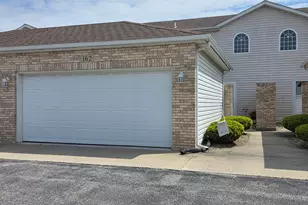 162 Mallard Pointe Dr, Valparaiso, IN 46385 - Photo 1