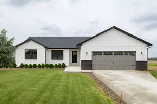 604 W Beaver St, Morocco, IN 47963 - Photo 1