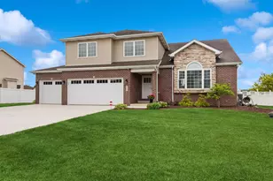 512 Scenic View Ave, Valparaiso, IN 46385 - Photo 1