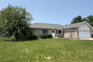 926 Springdale Dr, Hobart, IN 46342 - Photo 1