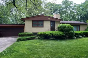 733 Williams Dr, Crown Point, IN 46307 - Photo 1