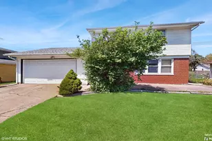 712 W 66th Pl, Merrillville, IN 46410 - Photo 1