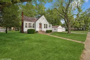 207 Meadowlark Dr, Trail Creek, IN 46360 - Photo 1