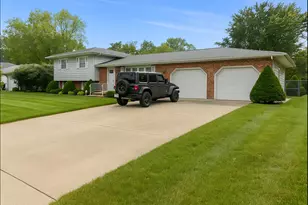 613 Dogwood Dr, Trail Creek, IN 46360 - Photo 1