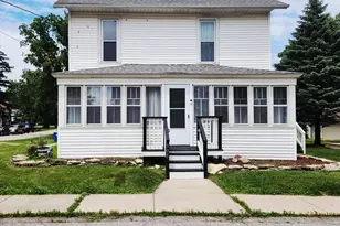 305 W Alyea St, Hebron, IN 46341 - Photo 1