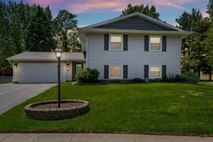 1401 Peachtree Dr, Valparaiso, IN 46383 - Photo 1