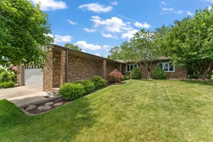 352 Sheffield Dr, Valparaiso, IN 46383 - Photo 1