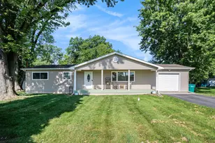 692 N Calumet Ave, Valparaiso, IN 46383 - Photo 1