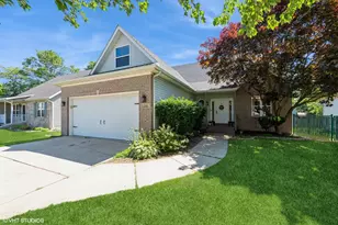 206 Parkwood Dr, Valparaiso, IN 46383 - Photo 1