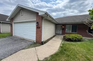 5630 Pointe Dr, Hammond, IN 46320 - Photo 1